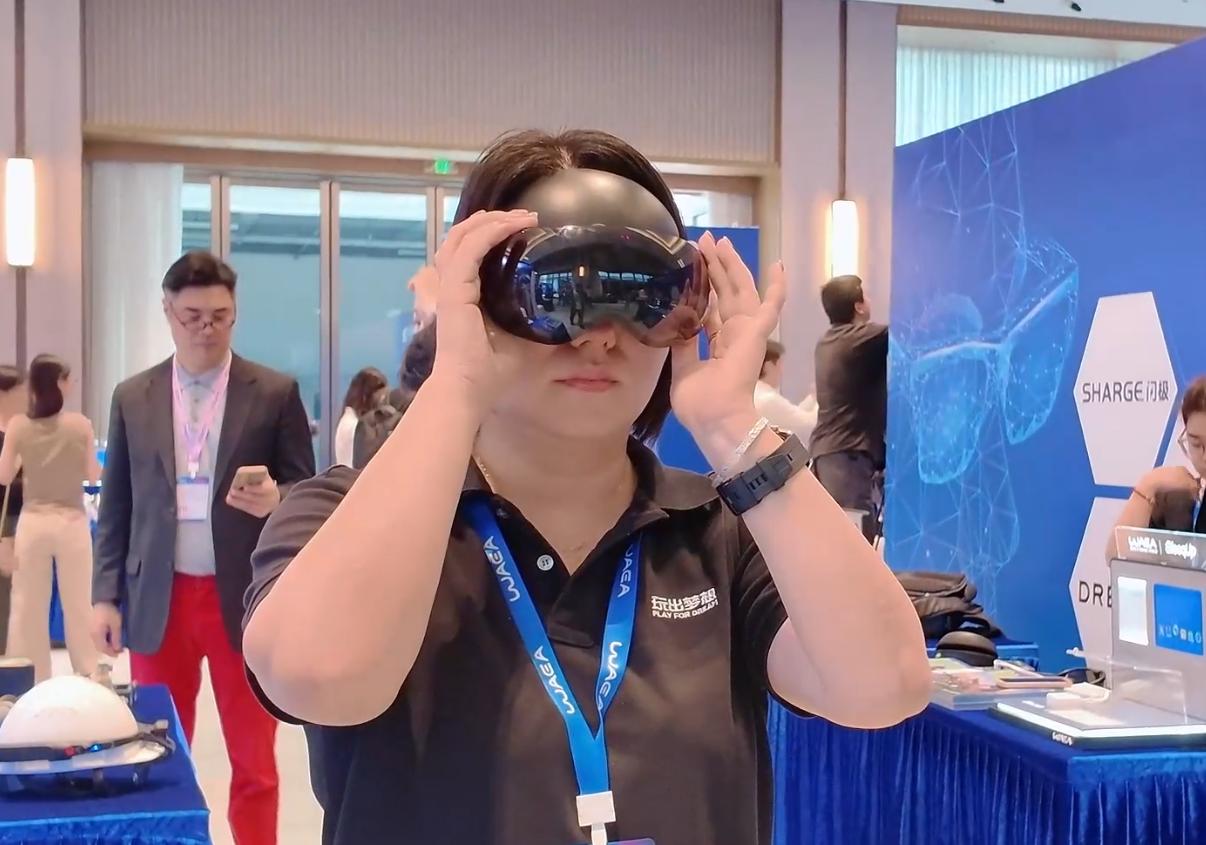 FAVS未來視聽峰會在深開幕，全球AI眼鏡產業鏈齊聚